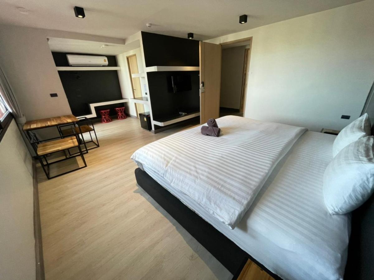 Prime Town - Posh & Port Hotel Phuket Exterior foto